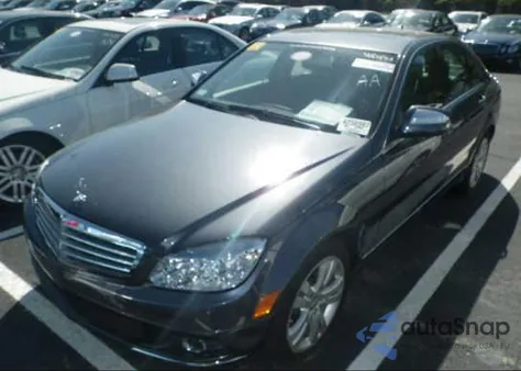 2009 Mercedes-Benz C300 z USA, uszkodzony, nr VIN WDDGF54X29F231208